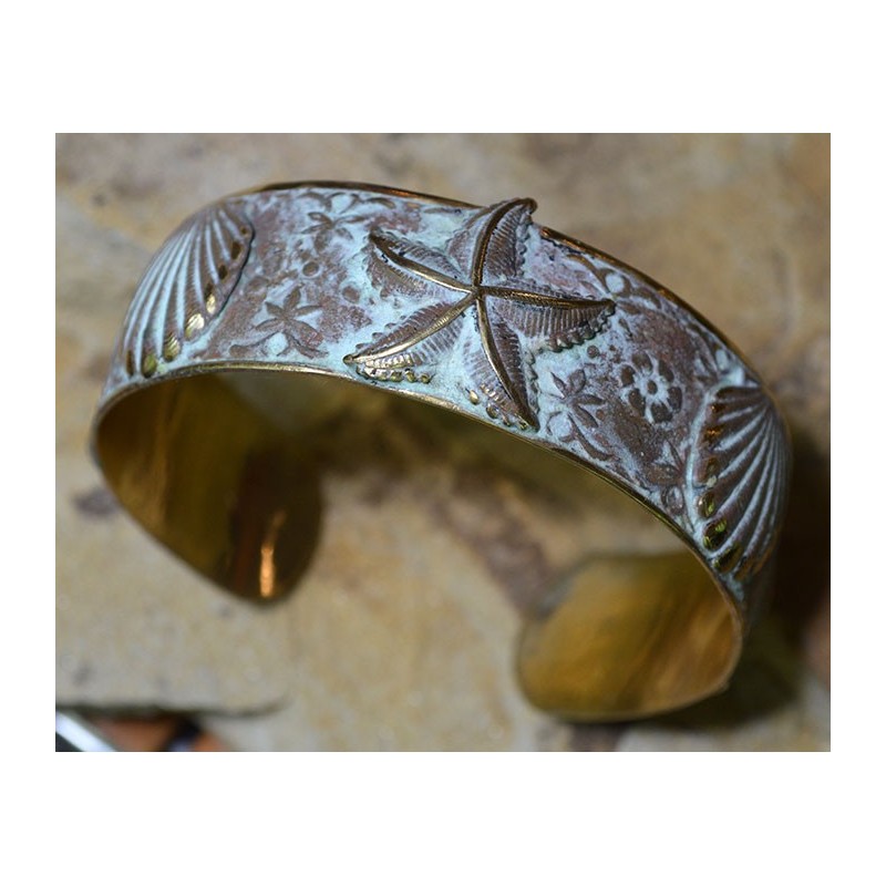 White Patina Brass Starfish and Scallop Shells Cuff